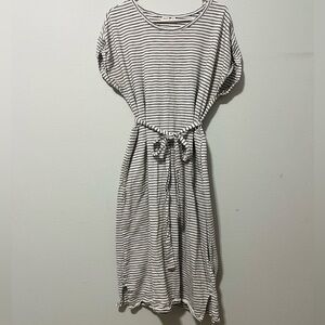 Women’s stripe GAP dress with pockets and a belt